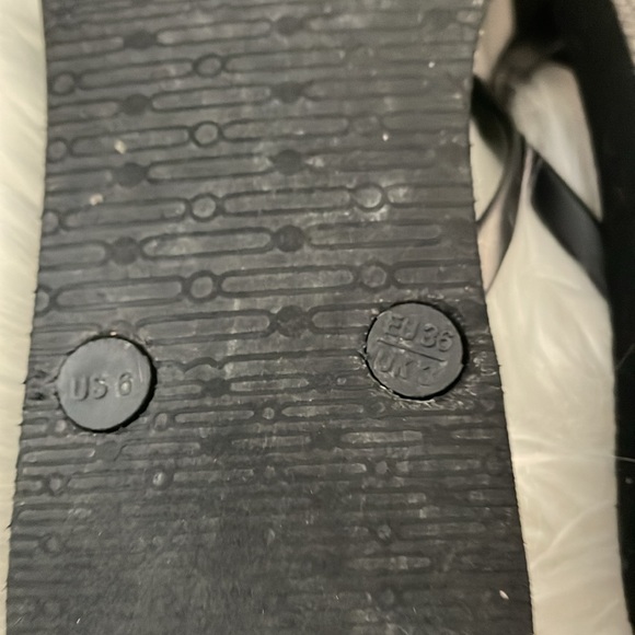 LINDSAY PHILLIPS WOMEN'S SIZE 6 Flaps - Picture 5 of 6